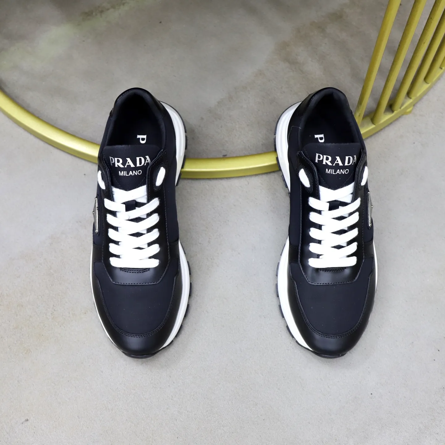 Factory price: 600💰Top original order Brand: PRADA (Prada) Standard code: Men's size 38/44 (45 can be customized) Grade: Same as the official website Material: Original cowhide stitched with imported cloth, cowhide lining, original combination of two-color wear-resistant soft outsole Style category: casual sports version, young fashion, European and American trend, British style Color: actual picture color